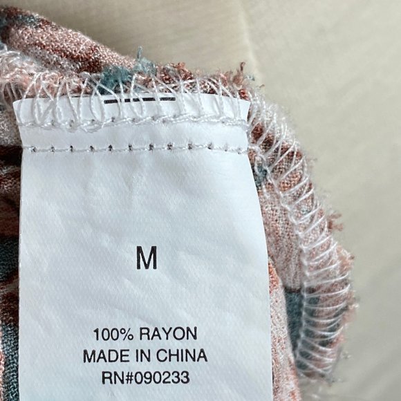 Kendall & Kylie Peplum Halter Top Size Medium - Picture 6 of 7